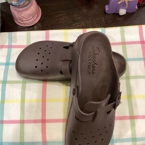 NWOT -Skechers Luxe Foam - Choc. Brown Slip-On Clogs with Vent Holes - Sz  10!!!